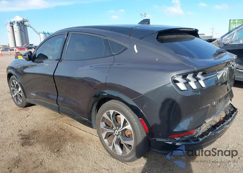 2022 Ford Mustang Mach-E Premium z USA, uszkodzony, nr VIN 3FMTK3SU9NMA49514